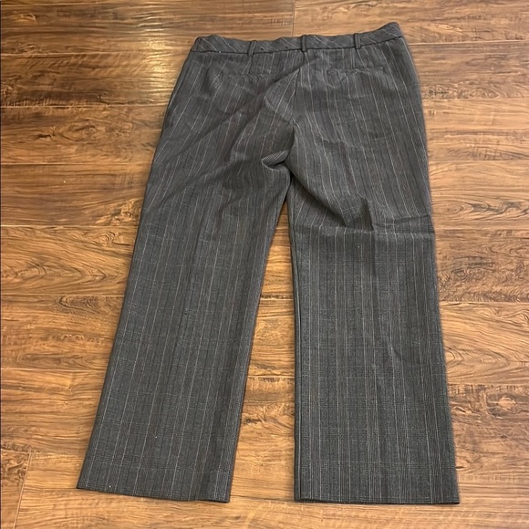 Women’s Roz & Ali Chic Gray Pinstripe Trousers, Sz. 14 - Picture 5 of 8